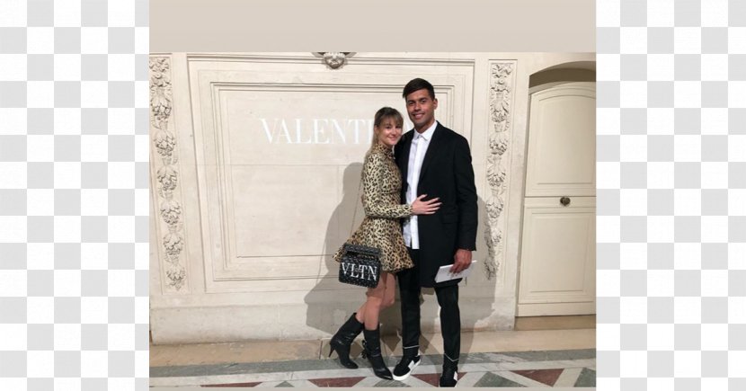 Paris Fashion Week Kiss Love Dating Holding Hands - Couple - Shailene Woodley Transparent PNG