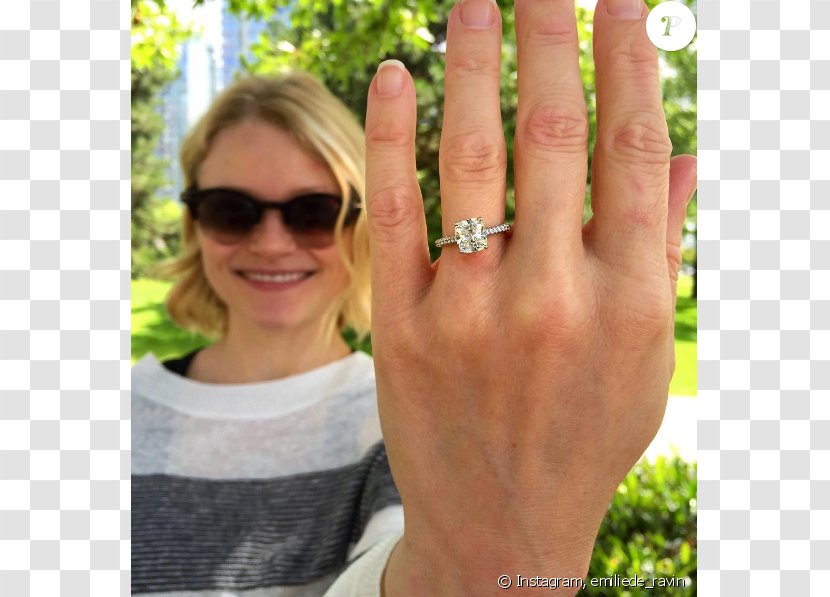 Emilie De Ravin Once Upon A Time Engagement Ring Beauty And The Beast - Arm Transparent PNG