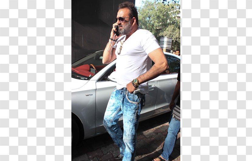 Mumbai Lehren Family Car Denim Jeans - Mahesh Bhatt - T Shirt Transparent PNG