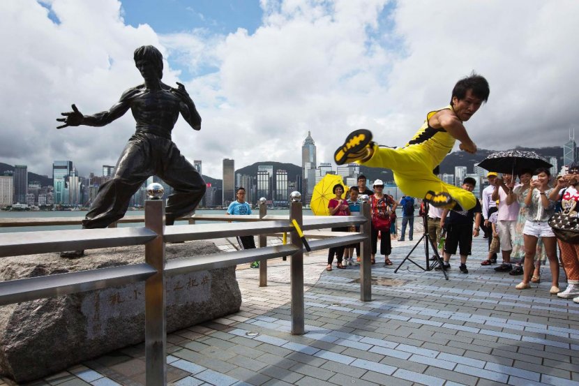 Statue Of Bruce Lee Lee's Fighting Method Flying Kick Actor Martial Arts - Game Death Transparent PNG