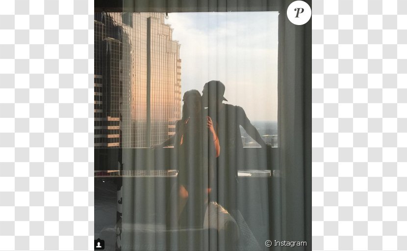 Girlfriend Love Neighbors Kiss Boyfriend - Zac Efron 2015 Transparent PNG